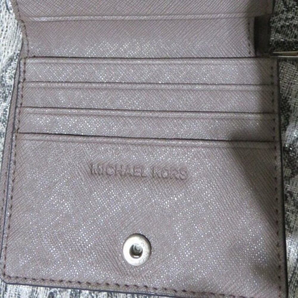Michael Kors Jet Set Saffiano Leather Bifold wallet in Pearl Gray - Picture 4 of 7